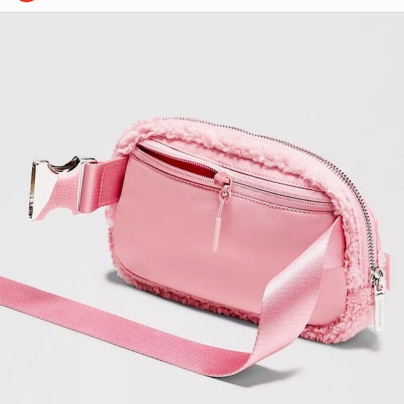New lululemon Everywhere Belt Bag 1L Fleece with tags pink & shopping bag⭐️⭐️⭐️ - Picture 5 of 17